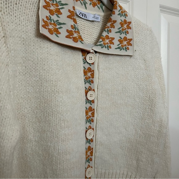 Zara Knit Floral Collared Sweater - Picture 4 of 6